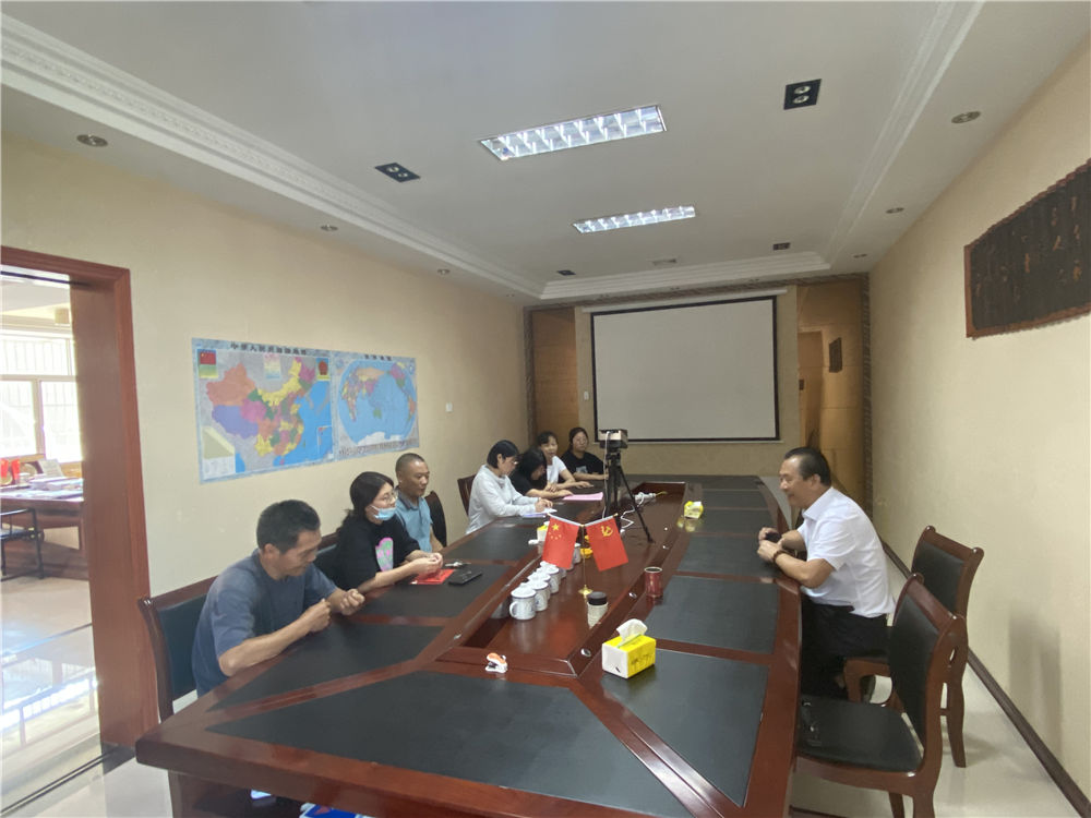 “關(guān)愛員工，情系學子”易順公司董事長為員工子女發(fā)放助學金