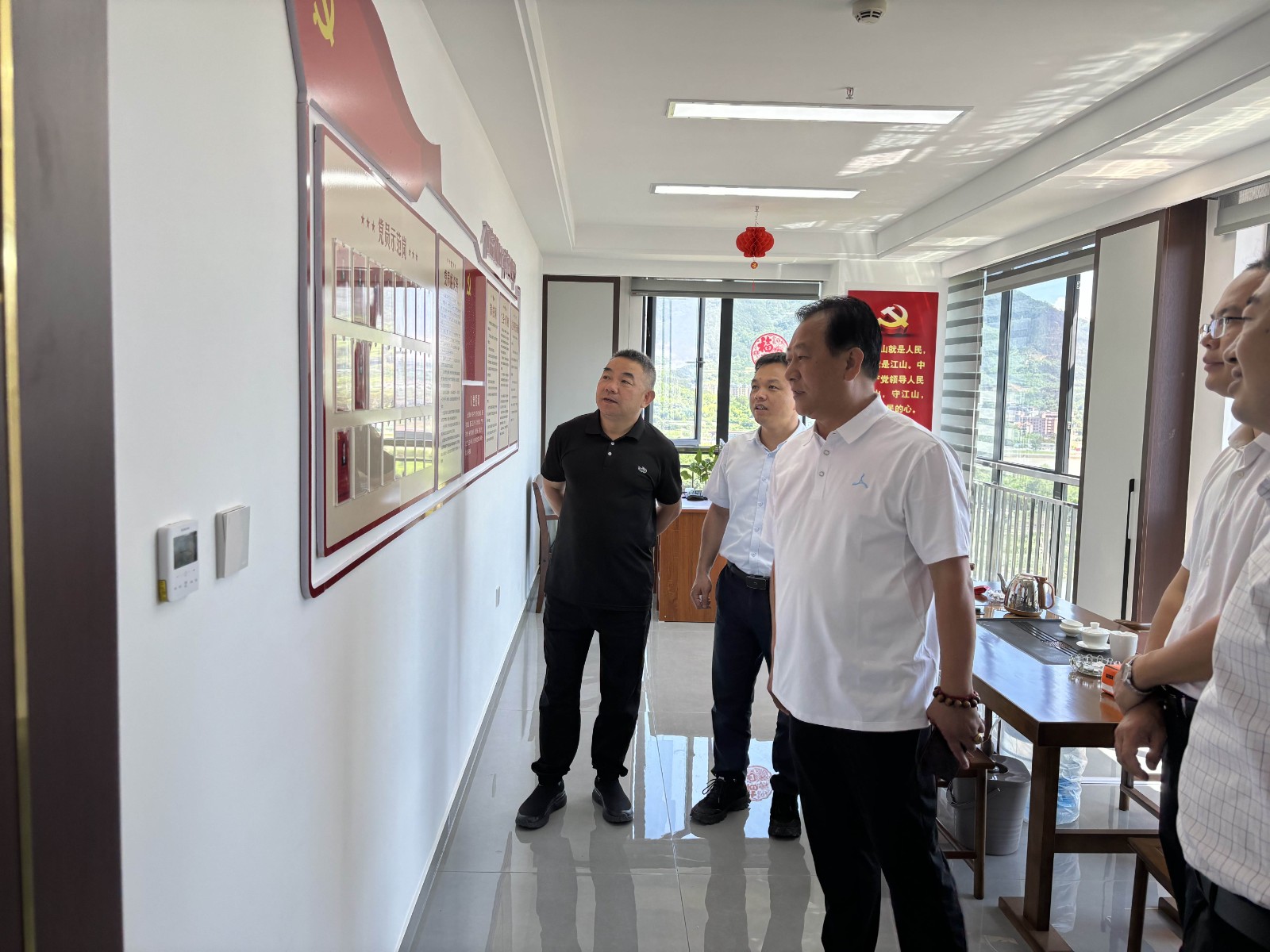 南平市住建局領(lǐng)導(dǎo)蒞臨易順建工集團有限公司，共話建筑行業(yè)新機遇與挑戰(zhàn)