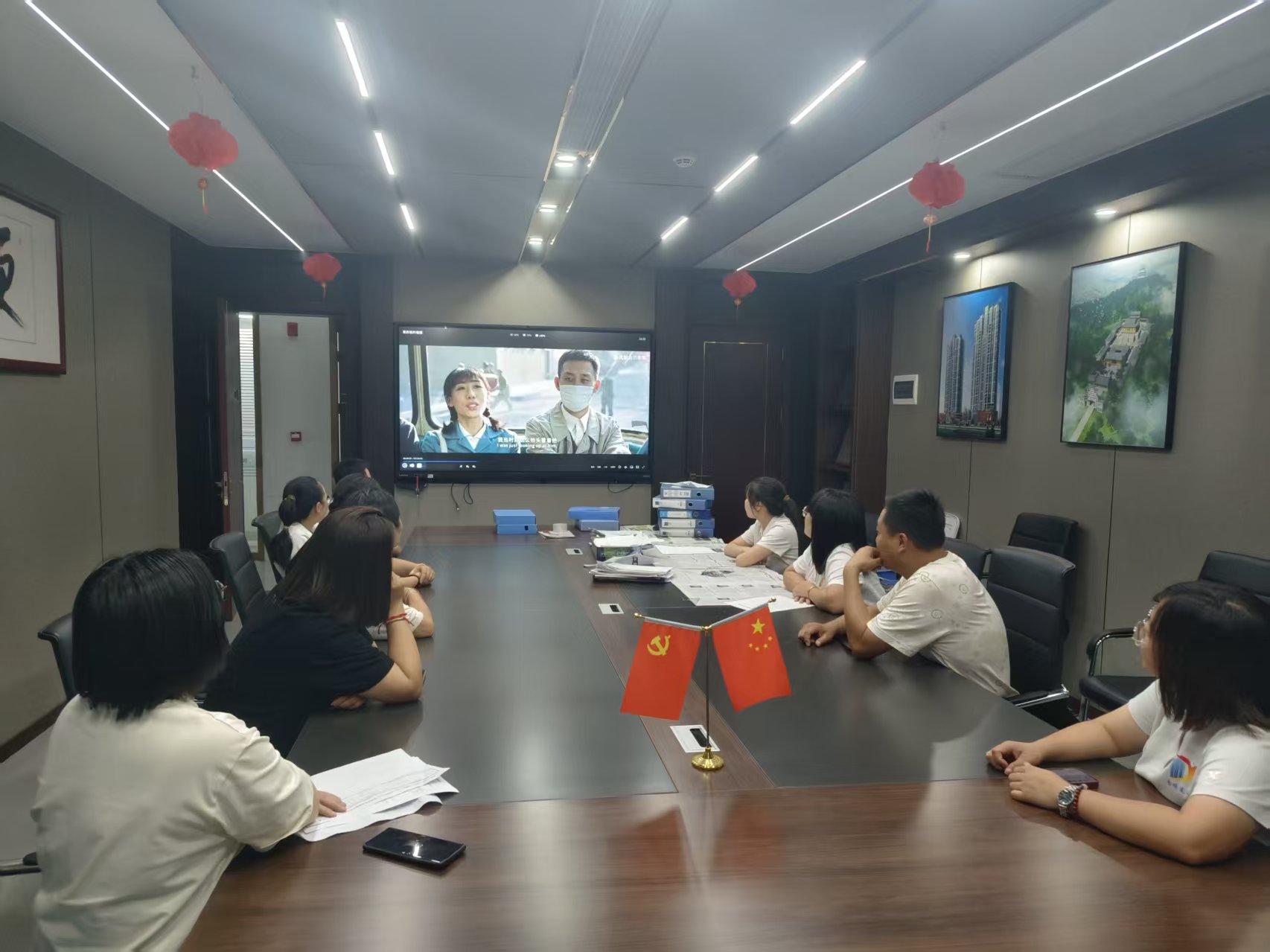 賡續(xù)紅色血脈，凝聚奮進(jìn)力量 —— 易順建工集團(tuán)黨支部國(guó)慶觀影《我和我的祖國(guó)》