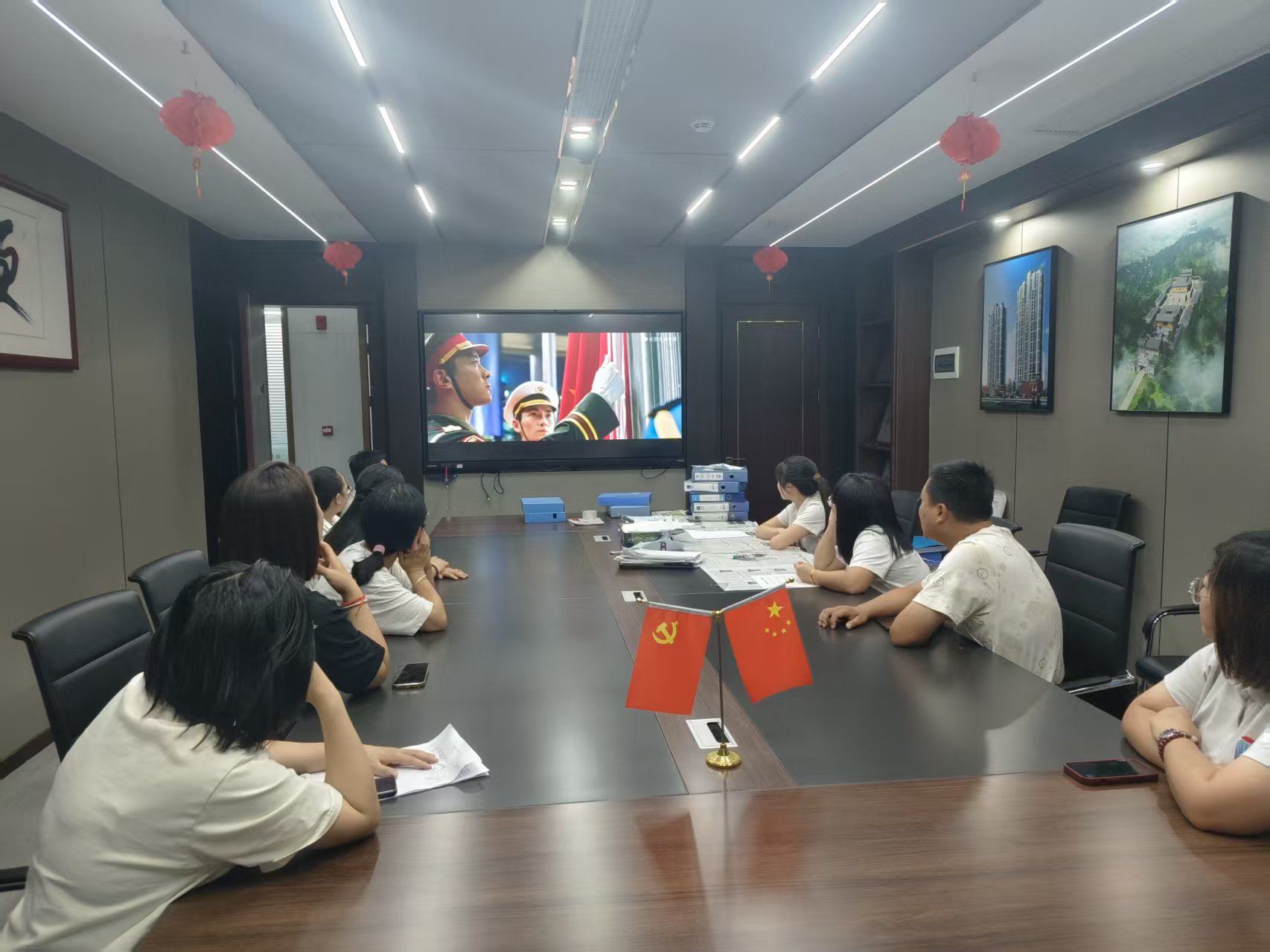 賡續(xù)紅色血脈，凝聚奮進(jìn)力量 —— 易順建工集團(tuán)黨支部國(guó)慶觀影《我和我的祖國(guó)》